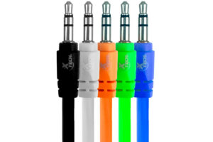 Cable Auxiliar Mini Plug 3.5 Mm 1 Metro Xtech Colores XTG-212